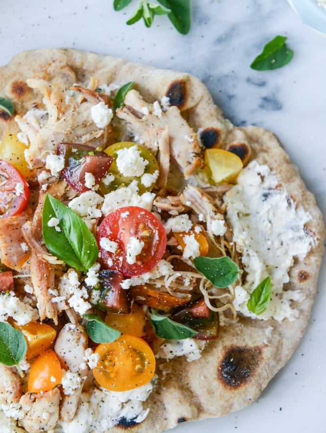 smoky grilled chicken pita flatbreads with creamy feta I howsweeteats.com