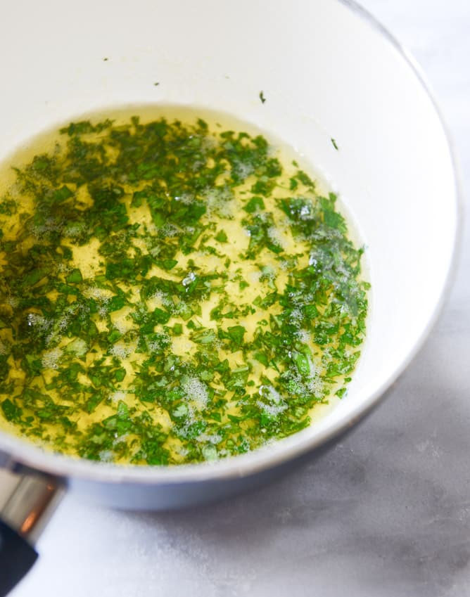 brown butter herb garlic knots I howsweeteats.com