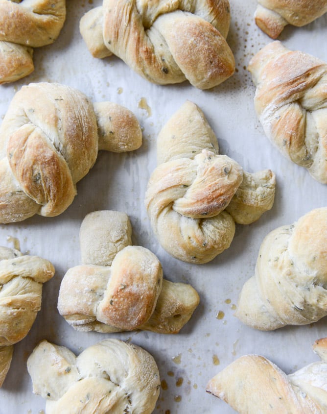brown butter herb garlic knots I howsweeteats.com