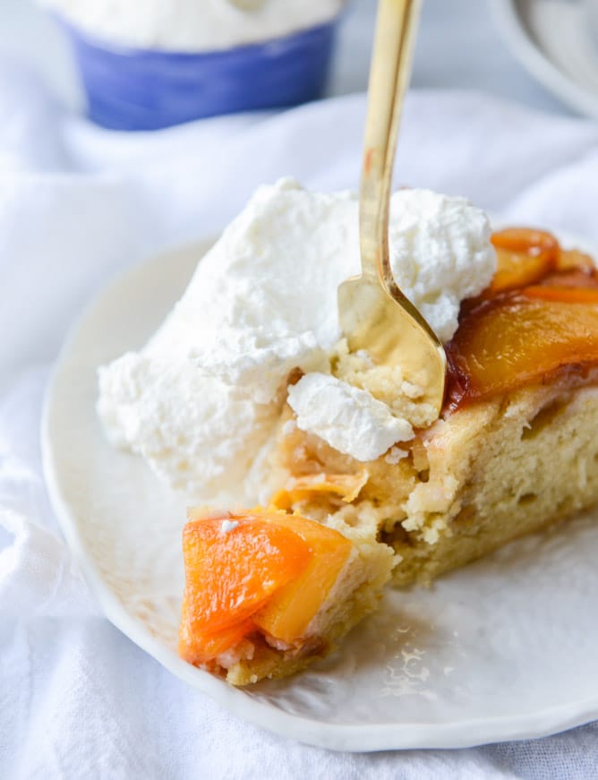 cinnamon sugar bourbon peach upside down cake I howsweeteats.com