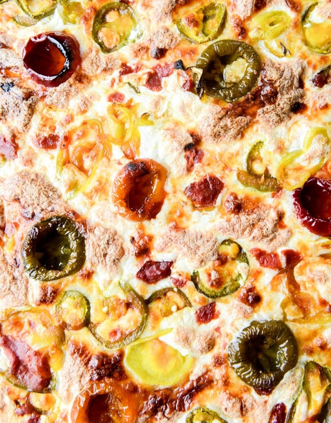 hot and sweet triple pepper pizza I howsweeteats.com