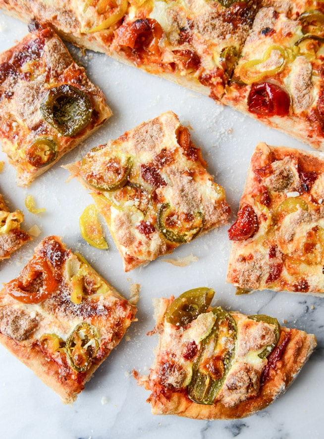 hot and sweet triple pepper pizza I howsweeteats.com