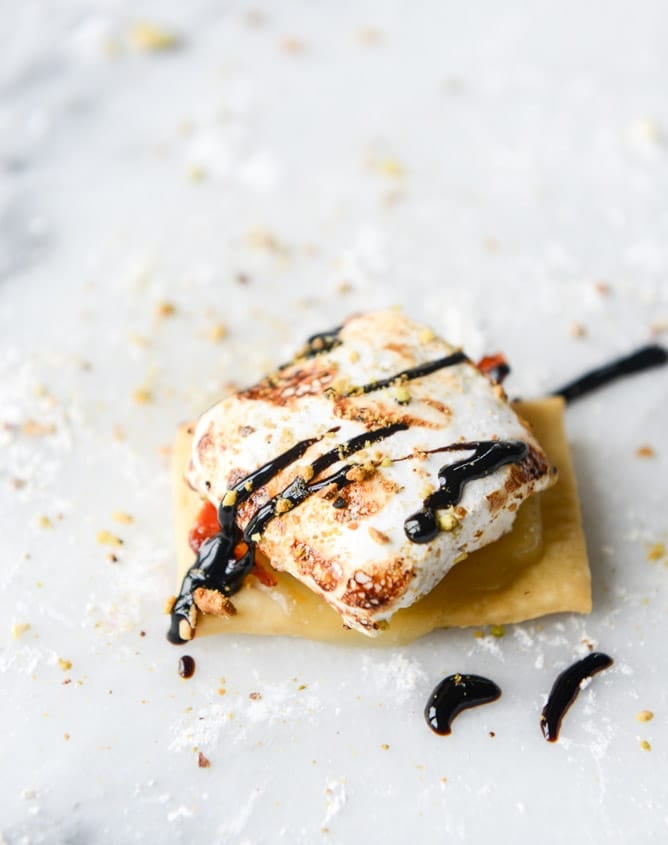 savory s'mores with pistachio marshmallows I howsweeteats.com