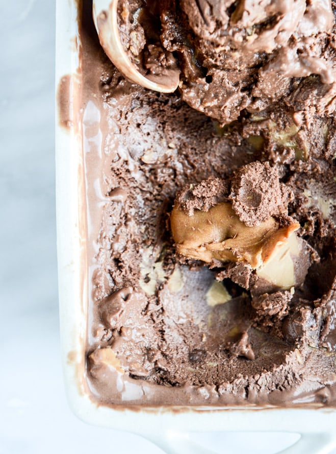 chocolate peanut butter pretzel ice cream I howsweeteats.com