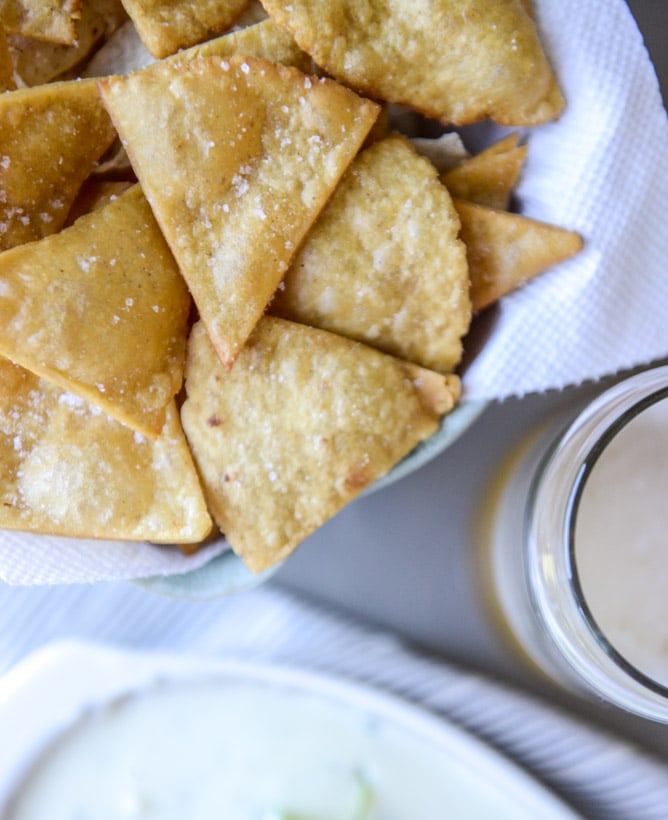roasted green chile queso cheese dip I howsweeteats.com
