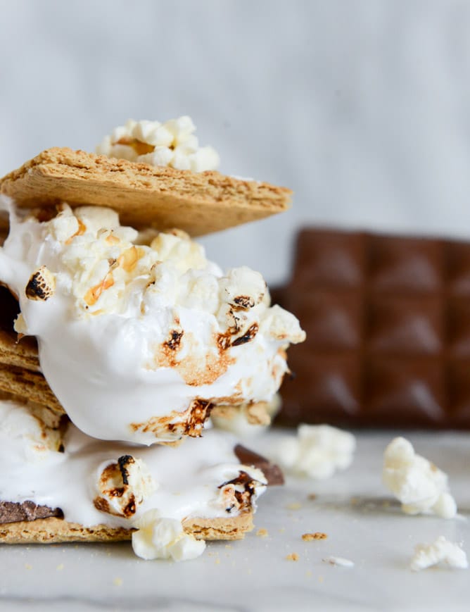 buttered popcorn marshmallow s'mores I howsweeteats.com