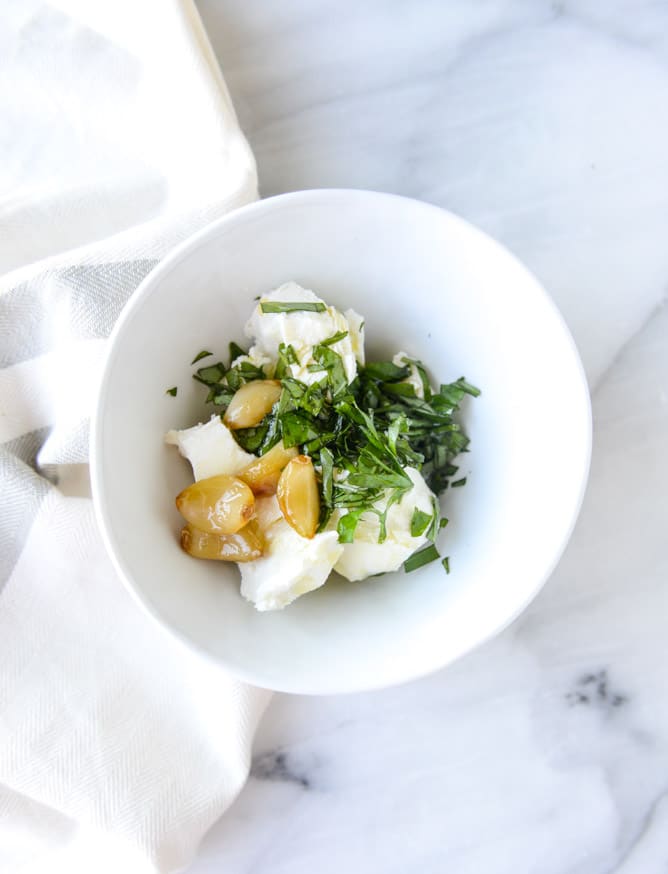 grilled veggie sliders on homemade pretzel buns I howsweeteats.com