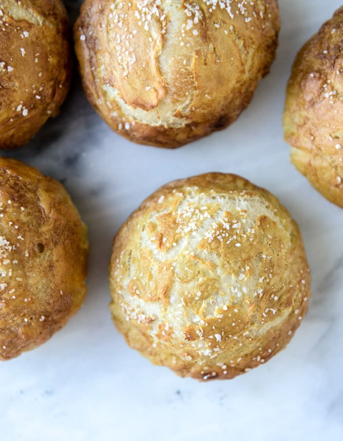 grilled veggie sliders on homemade pretzel buns I howsweeteats.com