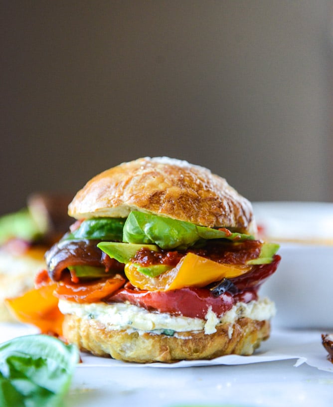grilled veggie sliders on homemade pretzel buns I howsweeteats.com