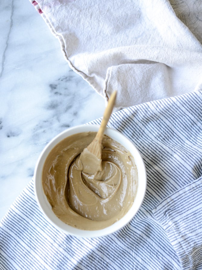 slow cooker apple cinnamon oatmeal with maple cream I howsweeteats.com