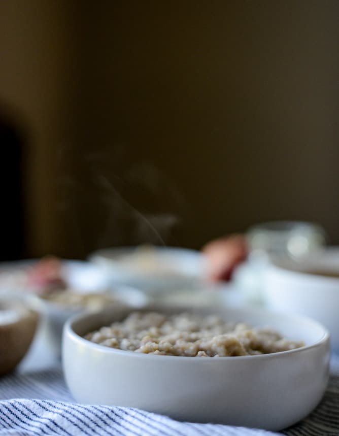 slow cooker apple cinnamon oatmeal with maple cream I howsweeteats.com