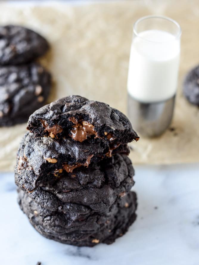 double dark chocolate peanut butter cup cookies I howsweeteats.com