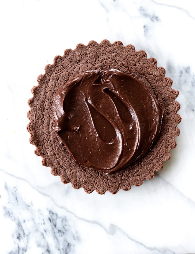 peanut butter nutella candy bar brownie I howsweeteats.com