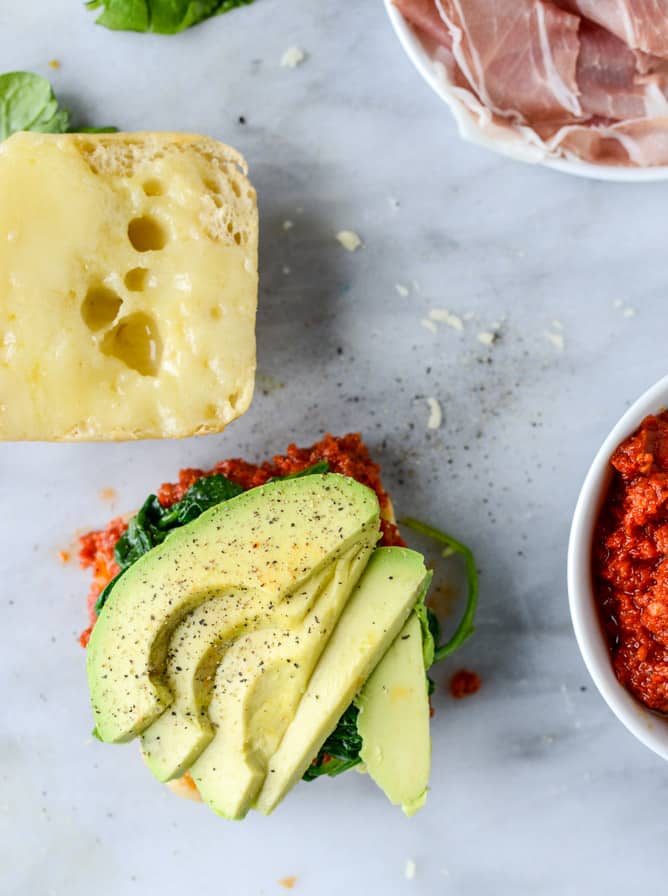 garlicky spinach and avocado breakfast sandwich I howsweeteats.com