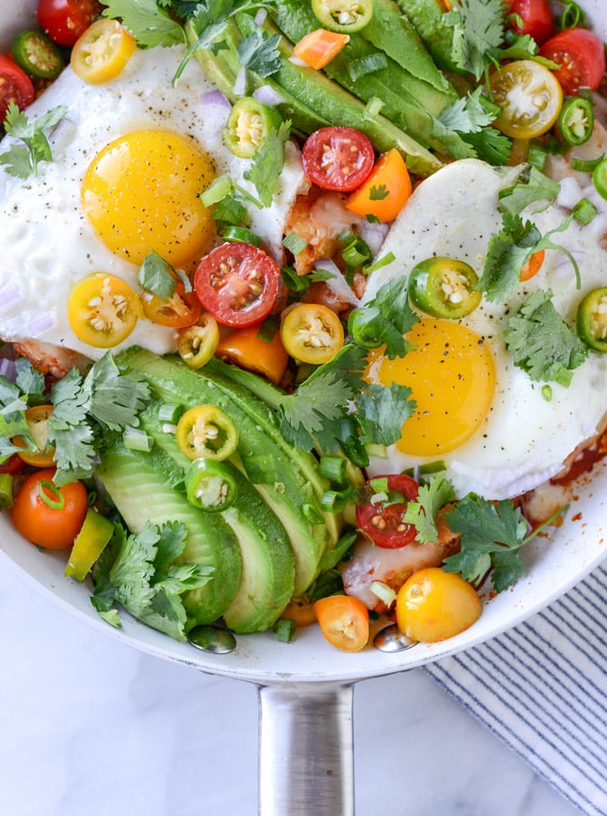 easy skillet chilaquiles I howsweeteats.com