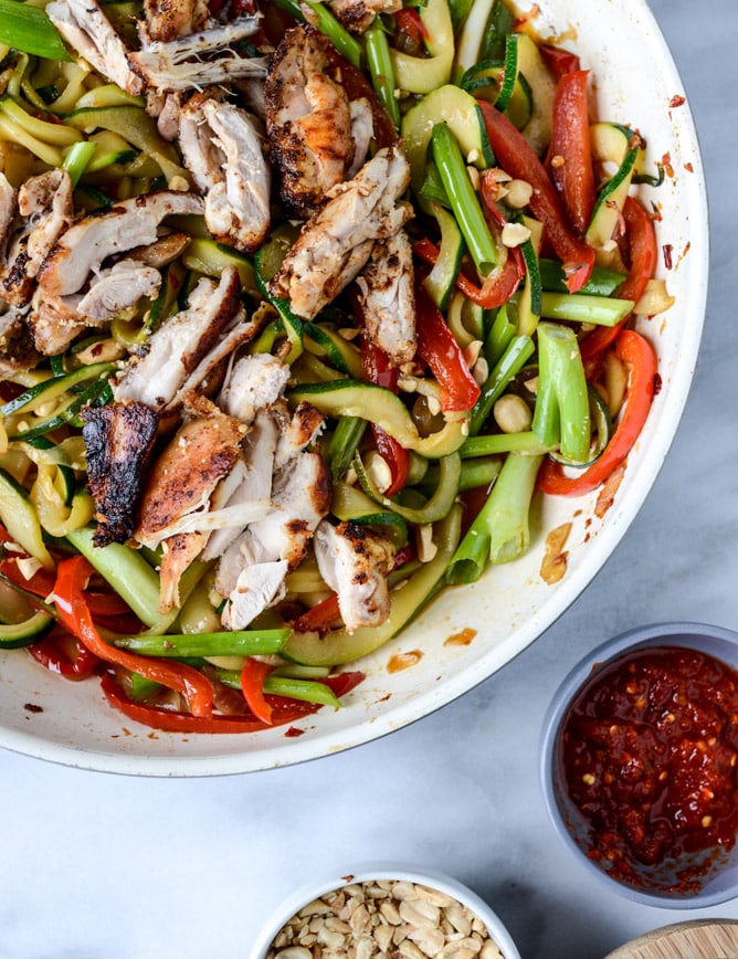 thai drunken zucchini noodles I howsweeteats.com