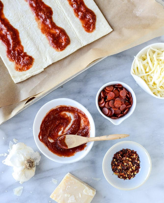super easy pepperoni pizza puff pastry I howsweeteats.com