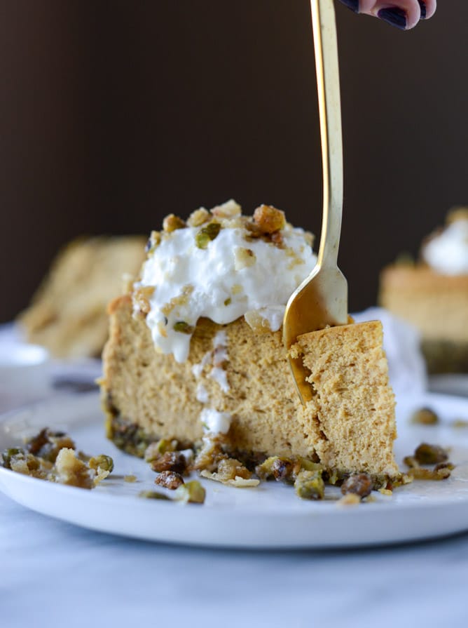 brown sugar pumpkin cheesecake with pistachio macaroon crust I howsweeteats.com