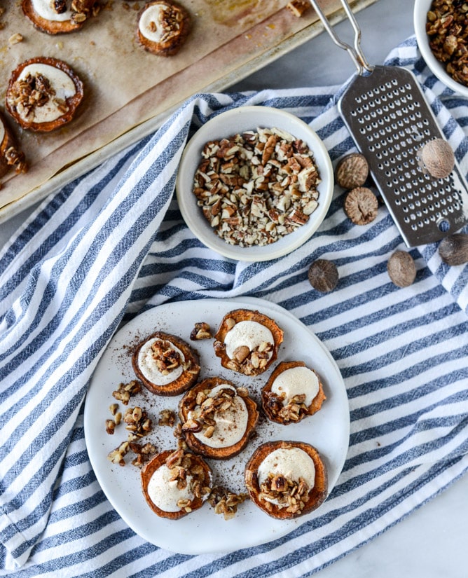 roasted sweet potato casserole bites with oatmeal cookie crumble I howsweeteats.com