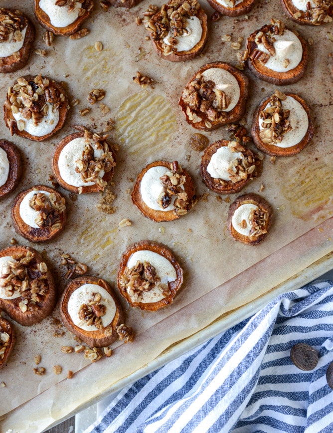roasted sweet potato casserole bites with oatmeal cookie crumble I howsweeteats.com