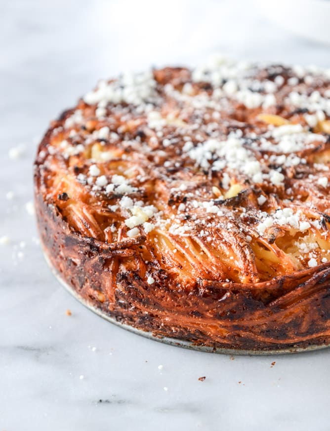 cheesy bucatini pie with mini meatballs I howsweeteats.com