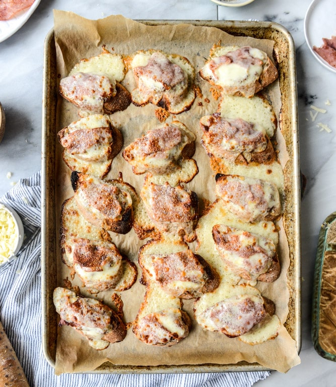 croque monsieur crostini I howsweeteats.com