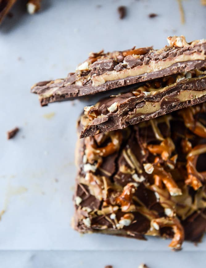 pretzel peanut butter stuffed chocolate bark I howsweeteats.com