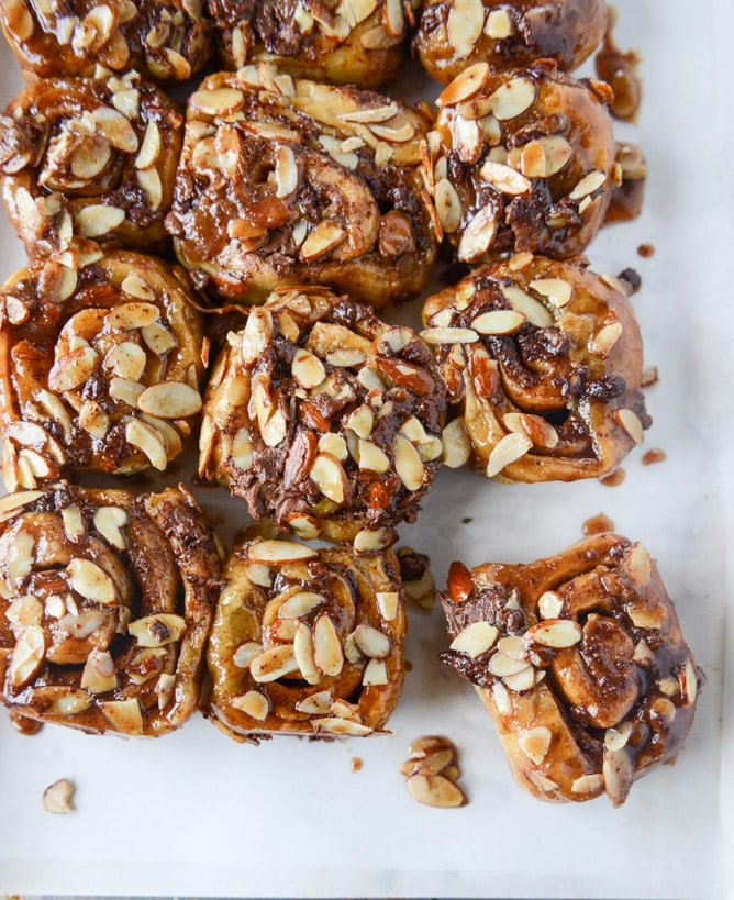 nutella sticky buns with nutella caramel I howsweeteats.com