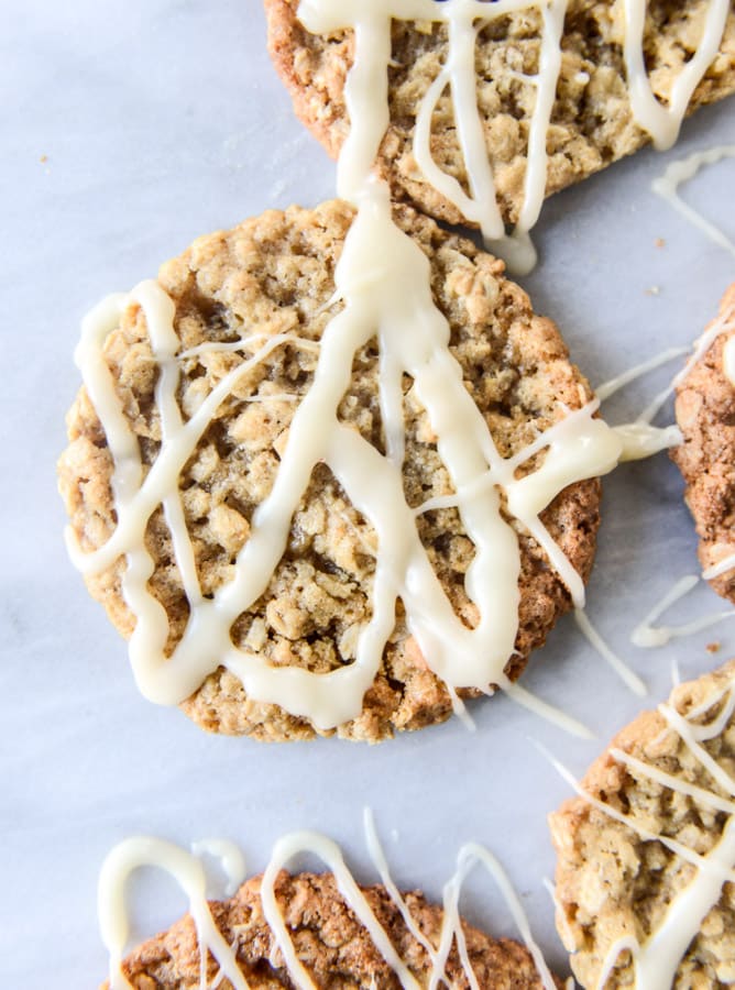 thin and chewy spiced oatmeal cookies I howsweeteats.com