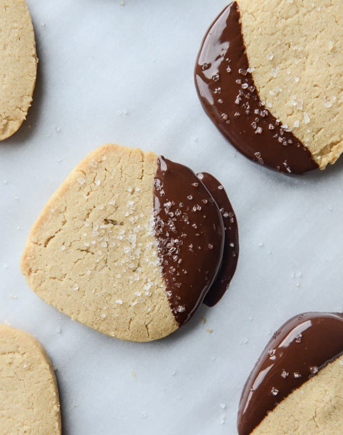 salted peanut butter shortbread I howsweeteats.com