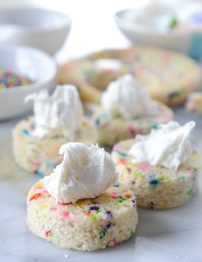 mini sprinkle smash cake I howsweeteats.com