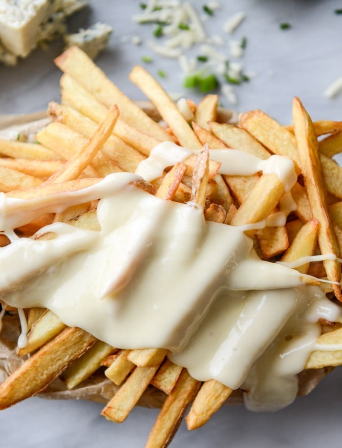 buffalo chicken beer cheese fondue fries I howsweeteats.com