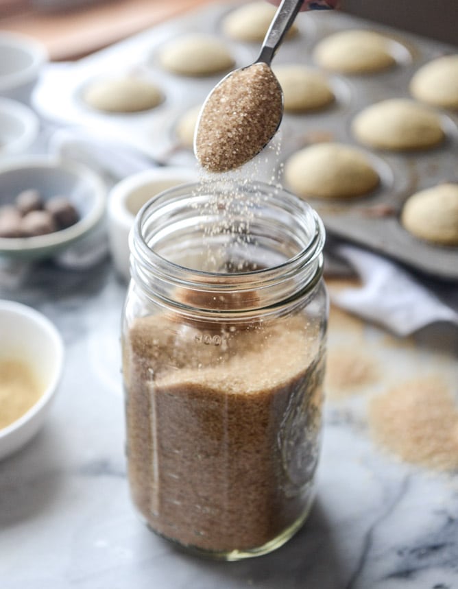 chai cupcakes with brown butter chai icing and crunchy sugar sprinkle I howsweeteats.com