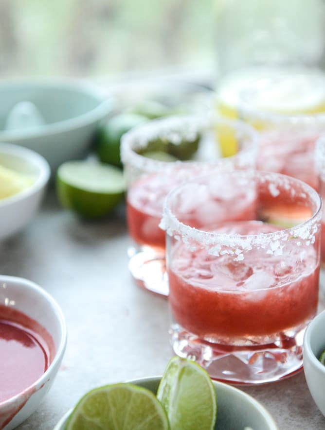 strawberry bottomed pineapple margaritas I howsweeteats.com
