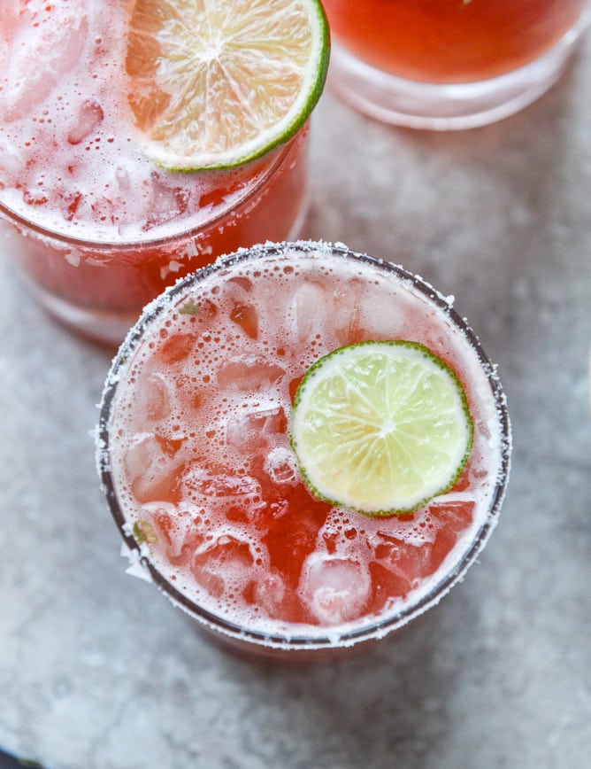 strawberry bottomed pineapple margaritas I howsweeteats.com