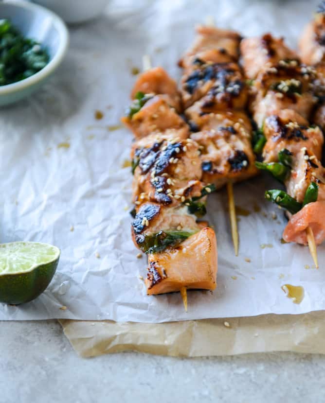 30 minute sweet thai chili salmon skewers I howsweeteats.com