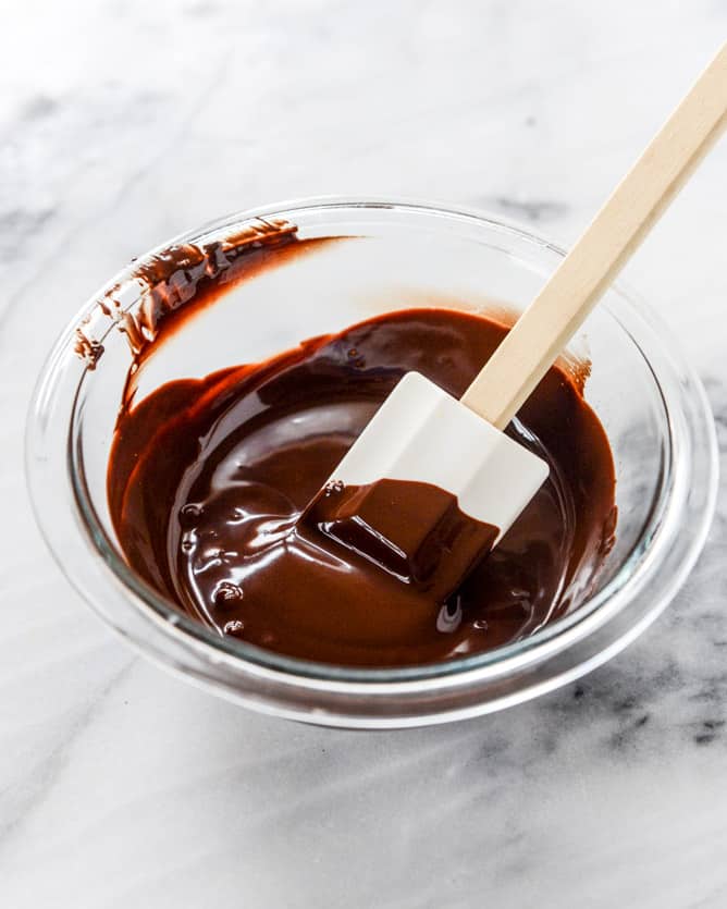 toasted quinoa cashew butter cups I howsweeteats.com