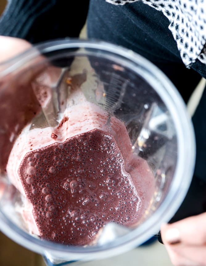 dark chocolate cherry chai protein smoothie I howsweeteats.com