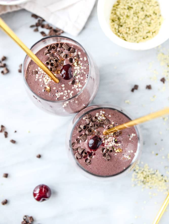 dark chocolate cherry chai protein smoothie I howsweeteats.com