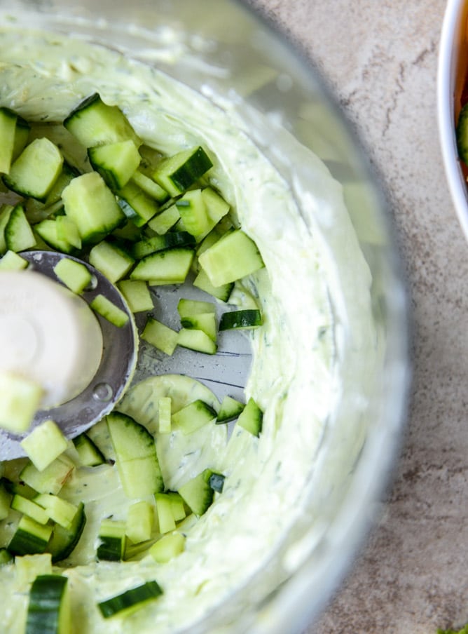 greek chicken lettuce cups with avocado tzatziki I howsweeteats.com