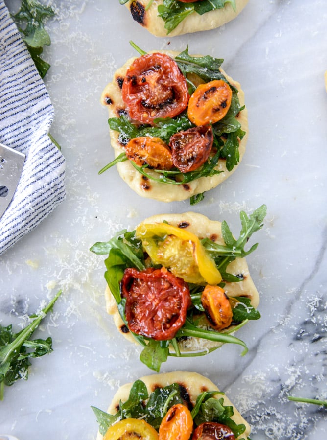 charred tomato and garlic butter mini pizzas I howsweeteats.com