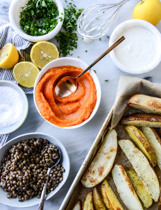 crispy roasted potato wedges with lentils, squash and goat cheese I howsweeteats.com