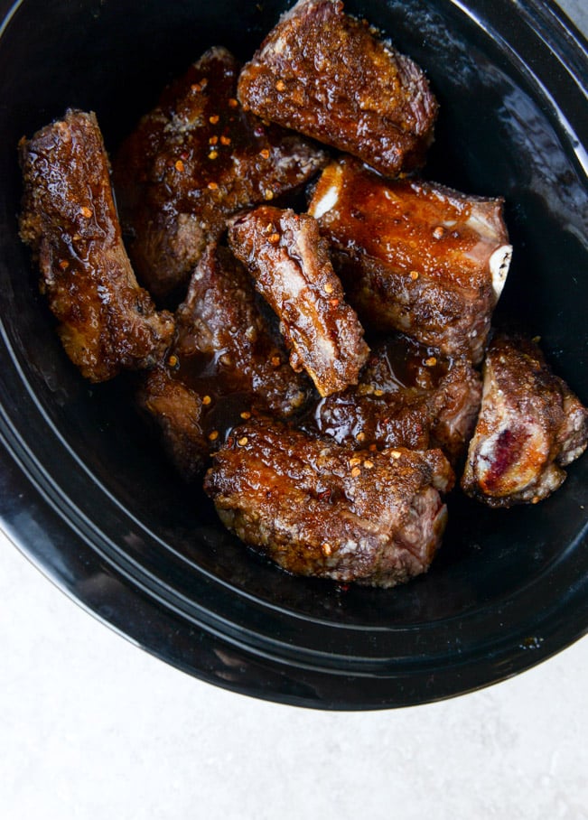 slow cooker sweet + spicy short rib tacos with sesame guacamole I howsweeteats.com