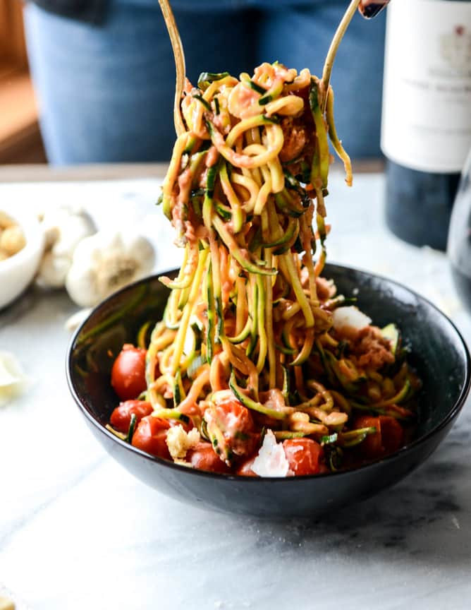 zucchini noodles with garlic tomato cream sauce I howsweeteats.com