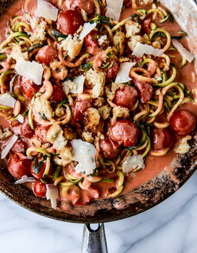 zucchini noodles with garlic tomato cream sauce I howsweeteats.com