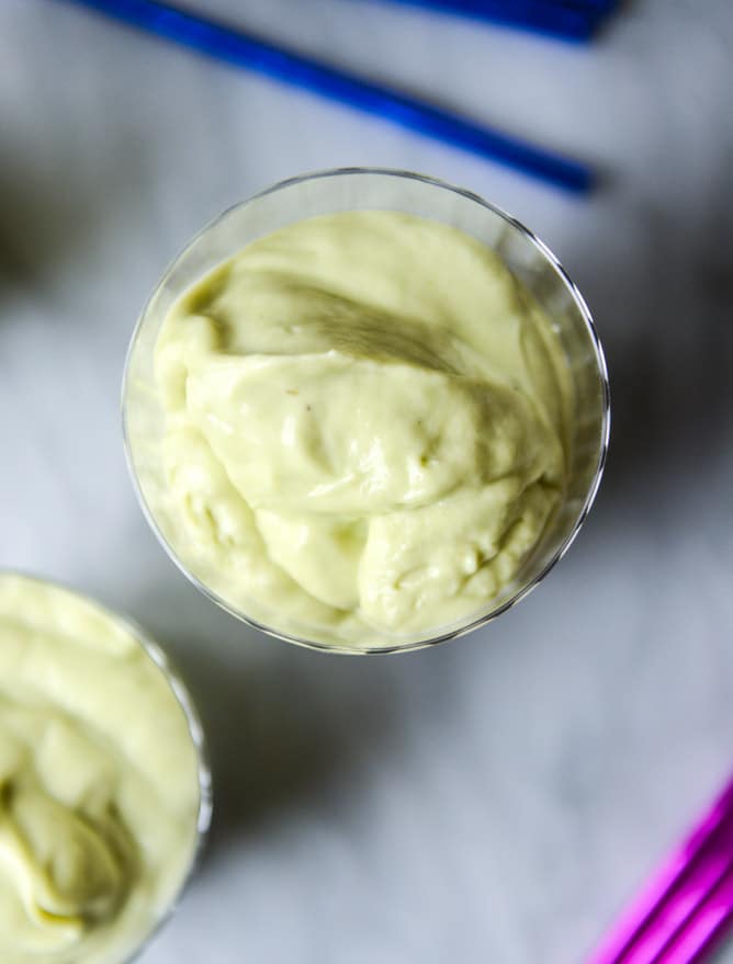 avocado vanilla smoothie I howsweeteats.com