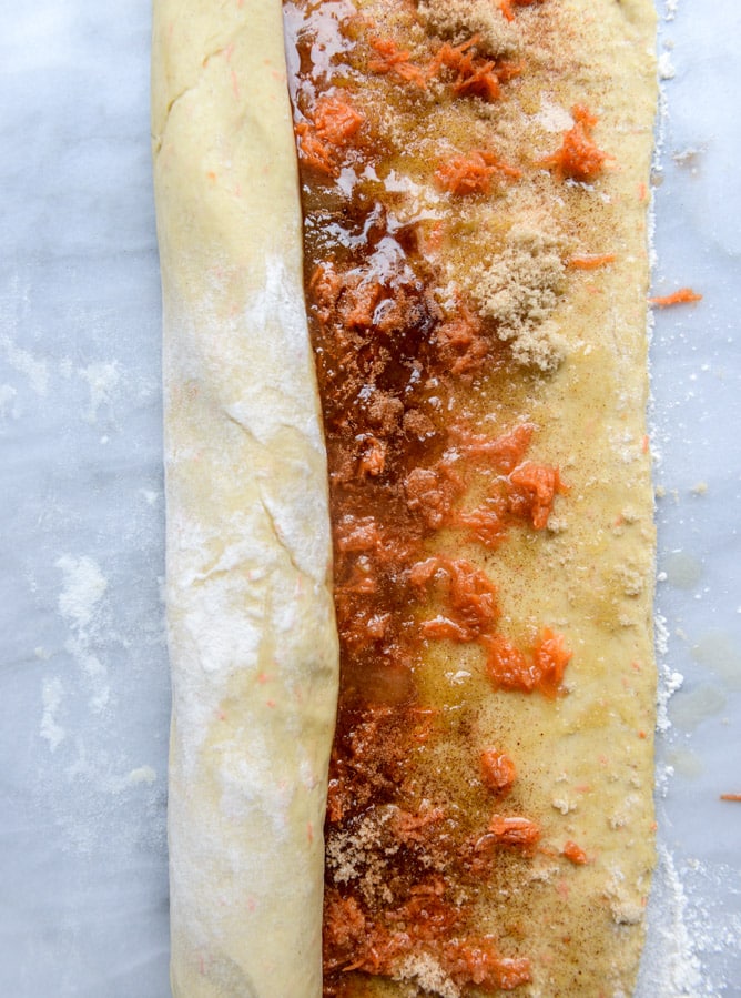 carrot cake cinnamon rolls with mascarpone icing I howsweeteats.com