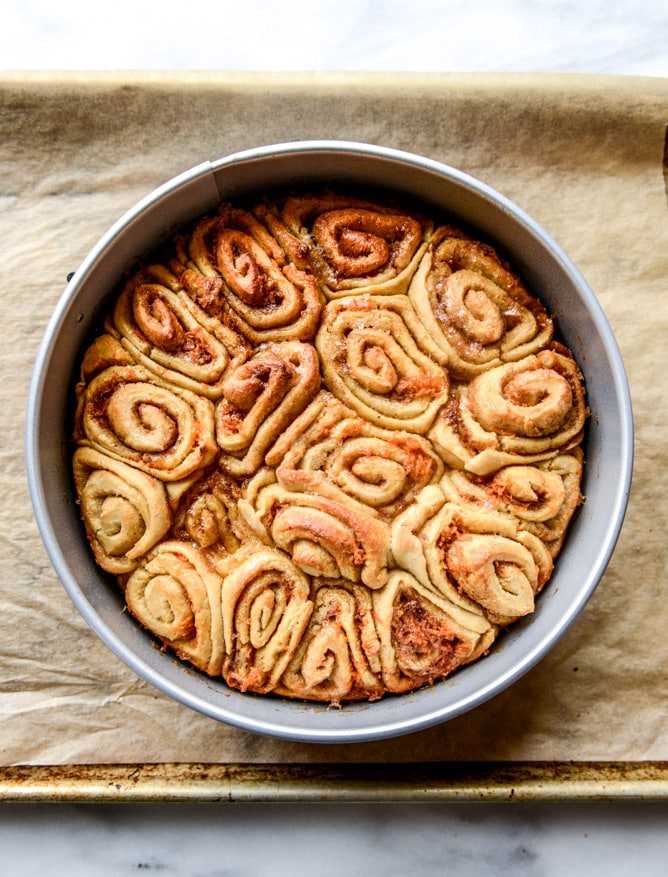 carrot cake cinnamon rolls with mascarpone icing I howsweeteats.com