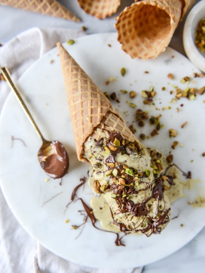 pistachio ice cream with nutella fudge swirls by @howsweeteats I howsweeteats.com