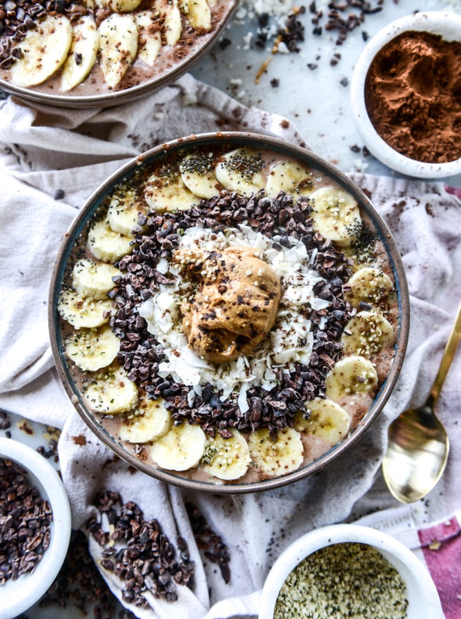double chocolate peanut butter smoothie bowls I howsweeteats.com